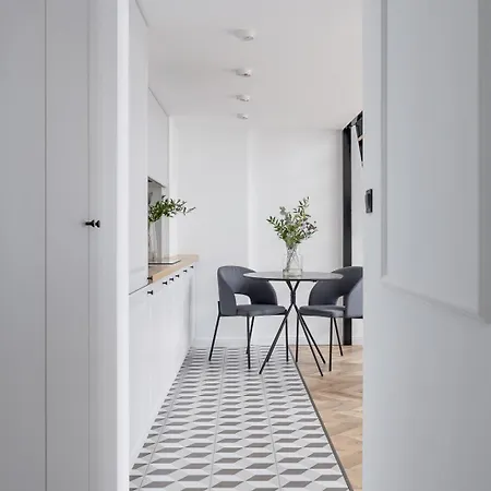 Silver Cloud By Square - Balcony - Old Town *