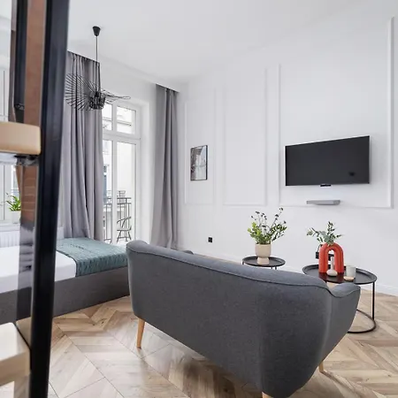 Silver Cloud By Square - Balcony - Old Town