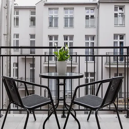 Silver Cloud By Square - Balcony - Old Town